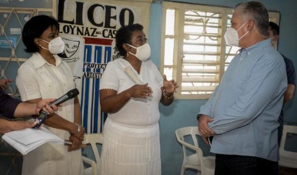 Primer Secretario del Comité Central del Partido y Presidente de la República, Miguel Díaz-Canel visitó este jueves el proyecto comunitario Red Barrial Afrodescendiente