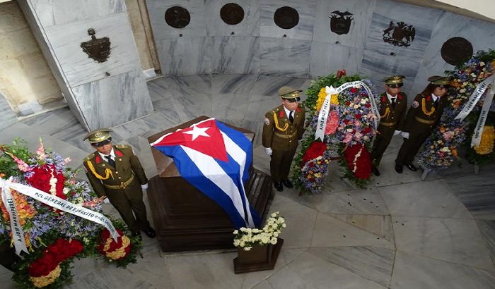 Ofrendas florales en homenaje a José Martí que fueron depositadas en su mausoleo del cementerio Santa Ifigenia Foto: Eduardo Palomares