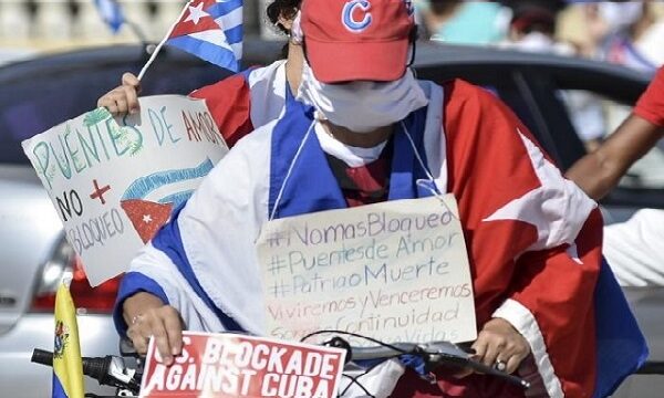 No al bloqueo, caravana tunera contra criminal política económica y financiera del gobierno de los Estados Unidos contra Cuba.