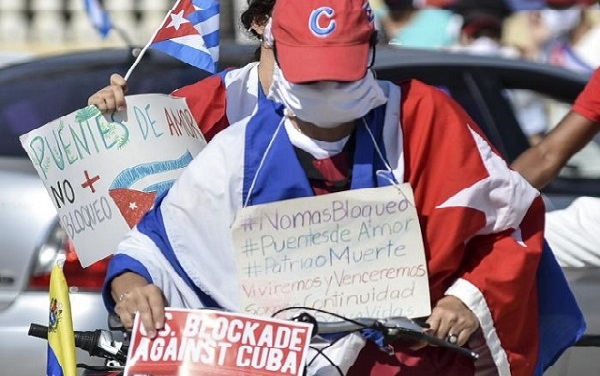 No al bloqueo, caravana tunera contra criminal política económica y financiera del gobierno de los Estados Unidos contra Cuba.