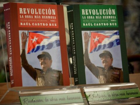 libro Revolución, la obra más hermosa