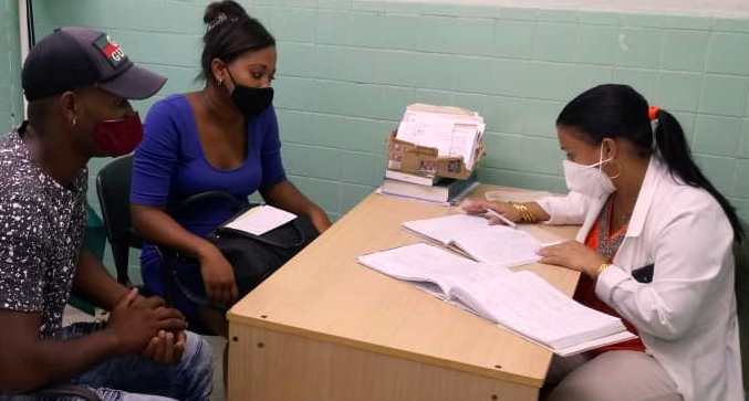 Las parejas de alto riesgo son asesoradas para un adecuado manejo del riesgo preconcepcional. Foto: Betty Beatón Ruíz