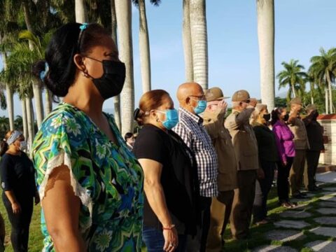 Homenaje a Vilma Espín en el Mausoleo a los Héroes y Mártires del II Frente Oriental -Frank País García- Foto: Santiago Romero Chang-