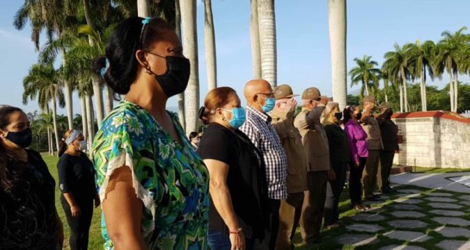 Homenaje a Vilma Espín en el Mausoleo a los Héroes y Mártires del II Frente Oriental -Frank País García- Foto: Santiago Romero Chang-