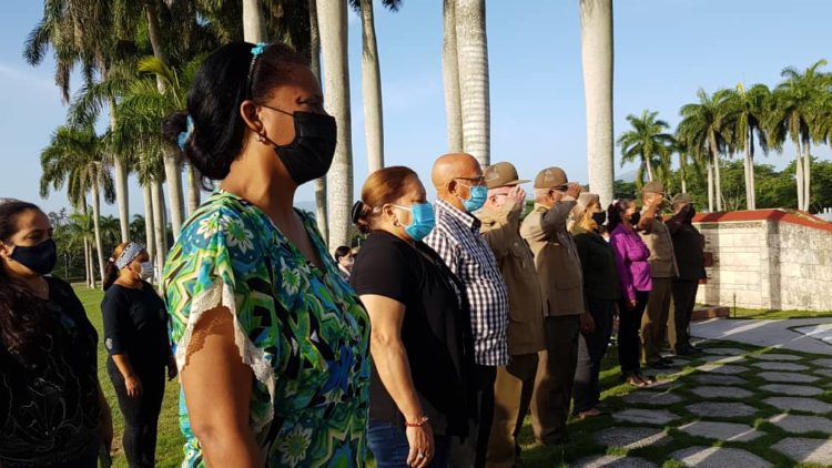 Homenaje a Vilma Espín en el Mausoleo a los Héroes y Mártires del II Frente Oriental -Frank País García- Foto: Santiago Romero Chang-