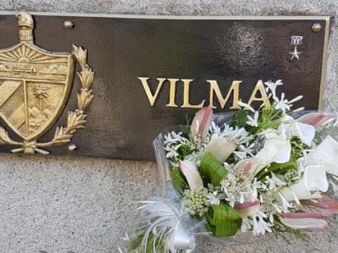 Homenaje a Vilma Espín en el Mausoleo a los Héroes y Mártires del II Frente Oriental -Frank País García- Foto: Santiago Romero Chang-