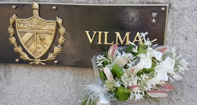 Homenaje a Vilma Espín en el Mausoleo a los Héroes y Mártires del II Frente Oriental -Frank País García- Foto: Santiago Romero Chang-