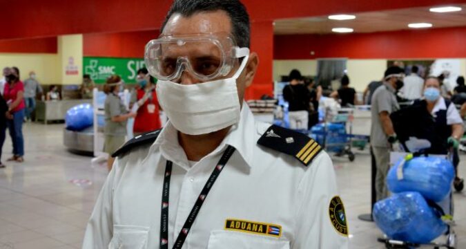 Jorge Luis Bubaire Quintana, jefe de la Aduana del Aeropuerto Internacional José Martí