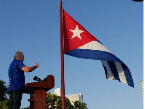 Díaz-Canel: Al lado del pueblo, con el pueblo y por el pueblo, sigue estando la Revolución cubana