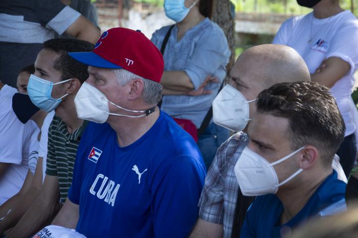 Otra mañana de la Santa Ana en 26 con los jóvenes, pero en el surco con el Presidente Díaz Canel