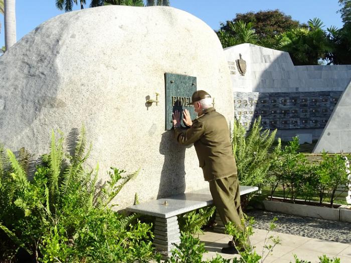 Héroe de la República de Cuba y vice primer ministro, Comandante de la Revolución Ramiro Valdés Menéndez, uno de los legendarios asaltantes al Moncada.