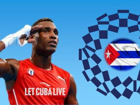 ¡Viva Cuba Libre! Julio César La Cruz sobre el ring olímpico.