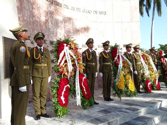 El tributo de un país en rebeldía permanente, Siempre es 26 