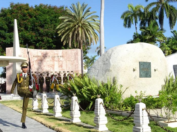 Homenaje a los próceres, héroes y mártires de la Patria en el cementerio Santa Ifigenia