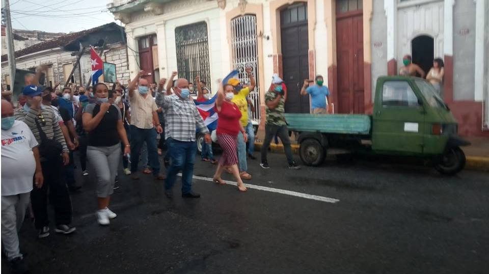 El pueblo revolucionario de Cienfuegos, verdaderos dueños de las calles