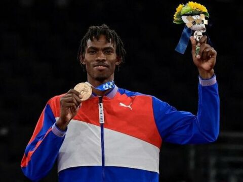 Alcanza Cuba su primera medalla, de bronce, Otra vez el deporte de Santiago coloca a Cuba en el medallero olímpico con el bronce de Rafael Alba Castillo.
