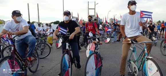 Jóvenes cubanos protagonizan caravana por la paz, el amor y la solidaridad