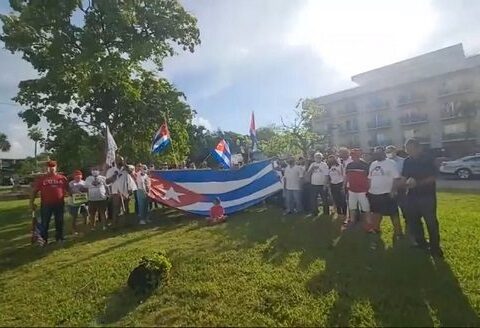 Caravana en Miami contra el bloqueo a Cuba