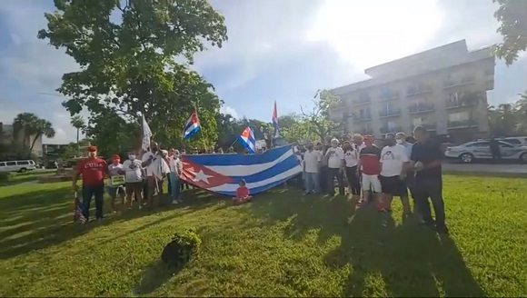 Caravana en Miami contra el bloqueo a Cuba