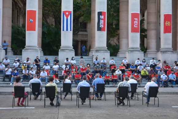 Díaz-Canel dialoga con jóvenes en la Universidad de La Habana