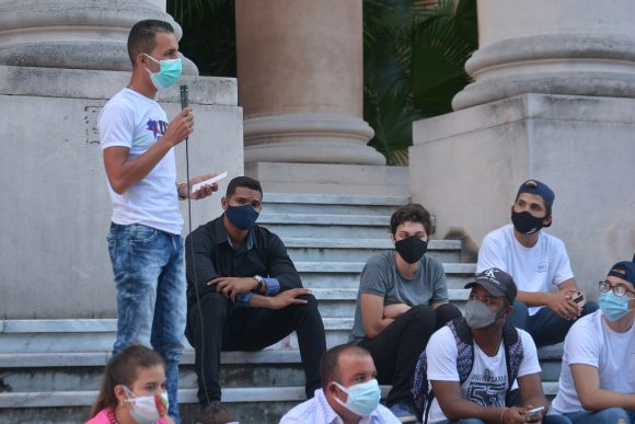 Presidente cubano intercambia con jóvenes en la Universidad de La Habana