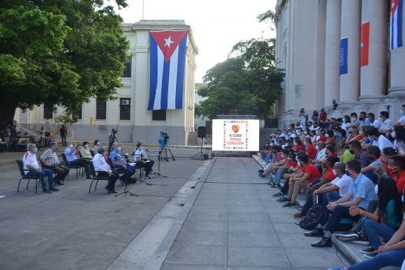 Presidente cubano intercambia con jóvenes en la Universidad de La Habana