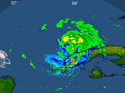 Huracán "Ida" sale de Cuba, pero se mantienen lluvias, vientos y nublados