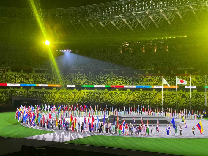 Ceremonia Clausura Tokio 2020: atletas desfilan en el Estadio Olímpic