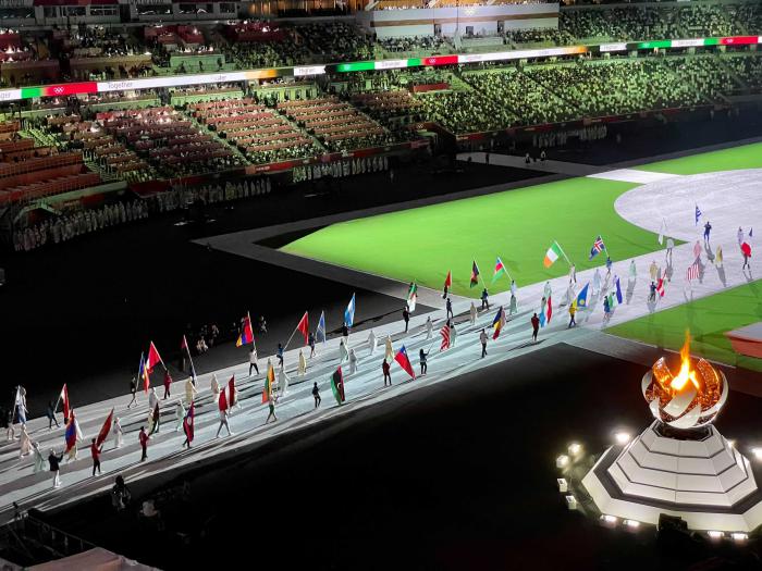 Ceremonia Clausura Tokio 2020: atletas desfilan en el Estadio Olímpic