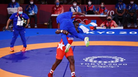 Mijáin López impresiona porque con 38 años y cuatro títulos olímpicos que lo convierten en el luchador más laureado