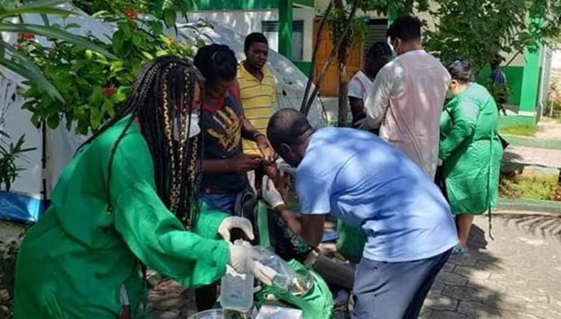 Colaboradores cubanos brindan atención médica en zonas afectadas por sismo en Haití