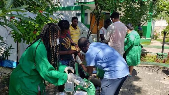 Colaboradores cubanos brindan atención médica en zonas afectadas por sismo en Haití