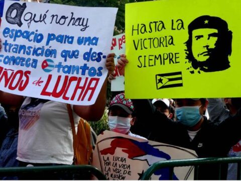 Sostiene Díaz-Canel emotivo encuentro con emigrados cubanos en México