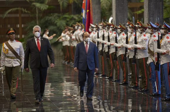 Presidente de Vietnam recibe Orden José Martí: La amistad con Cuba será eternamente indestructible 
