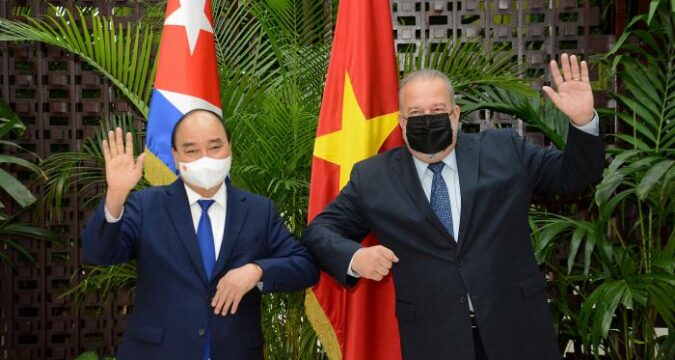 Sostiene Primer Ministro de la República de Cuba Manuel Marrero Cruz encuentro con el Presidente de Vietnam, compañero Nguyen Xuan Phuc