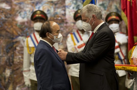 Presidente de Vietnam recibe Orden José Martí: La amistad con Cuba será eternamente indestructible