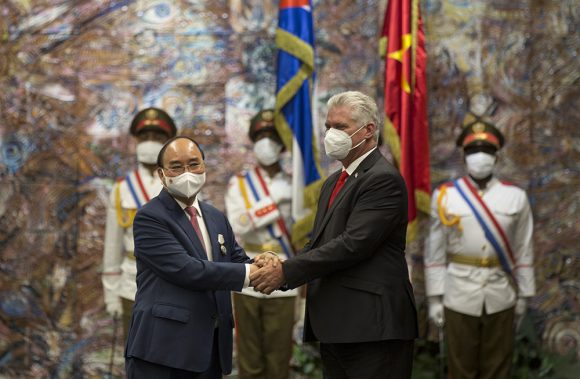 Presidente de Vietnam recibe Orden José Martí: La amistad con Cuba será eternamente indestructible 