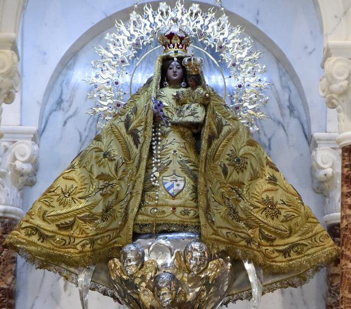 Virgen de la Caridad del Cobre en su santuario, en el poblado santiaguero de El Cobre.