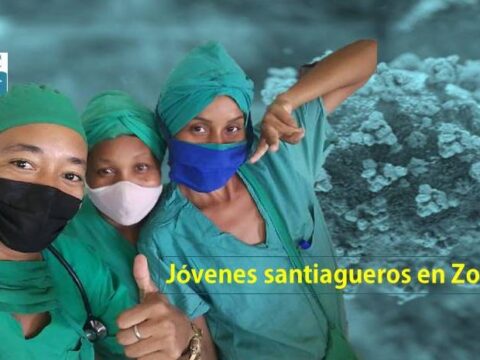 Jóvenes santiagueros consagrados en Zona Roja contra la COVID-19. Foto portada: Santiago Romero Chang.