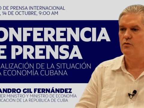 En conferencia de prensa el ministro de Economía y Planificación, Alejandro Gil Fernández