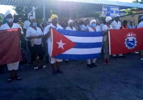 Trabajadores santiagueros con la razón como escudo