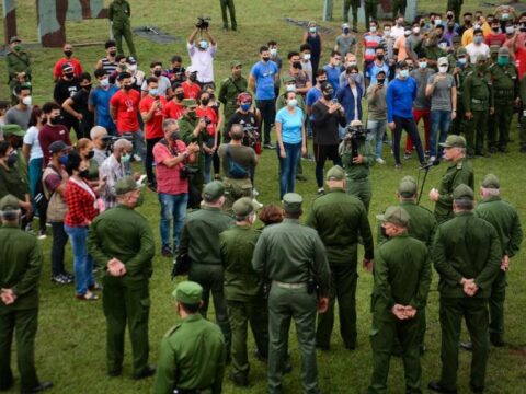 Díaz-Canel con los jóvenes en el Día Nacional de la Defensa