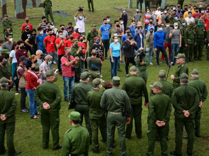 Díaz-Canel con los jóvenes en el Día Nacional de la Defensa