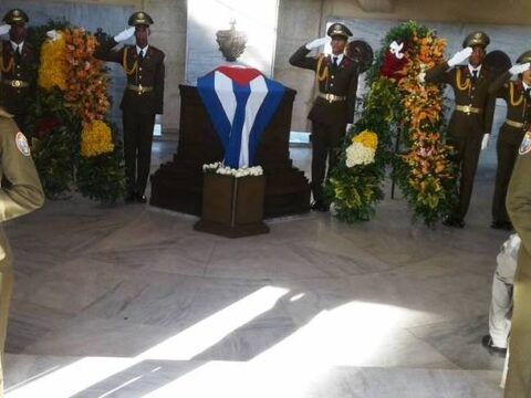 OFRENDAS A MARTÍ.