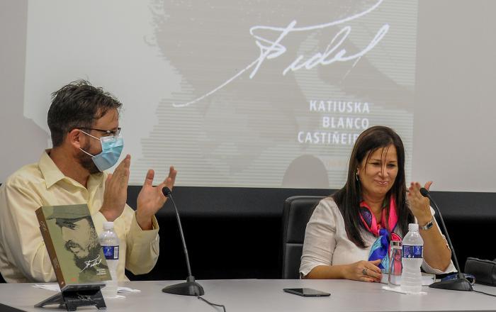 Volumen biográfico sobre Fidel, de la escritora, periodista y ensayista cubana Katiuska Blanco Castiñeira