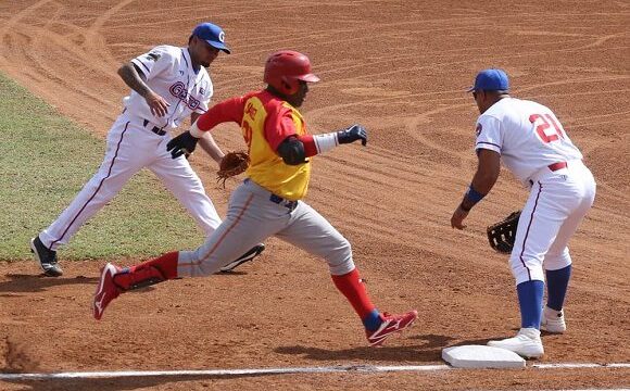 Matanzas abrió la Serie 61 ganando. Foto: Ismael Francisco/CUBADEBATE