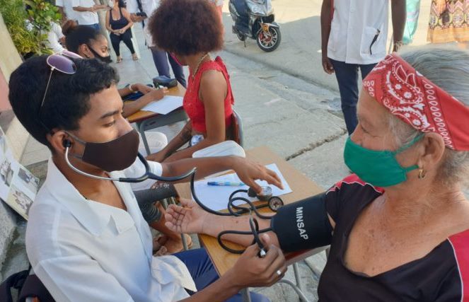 Ciencias Médicas en Santiago de Cuba: 60 años con la salud y por la vida