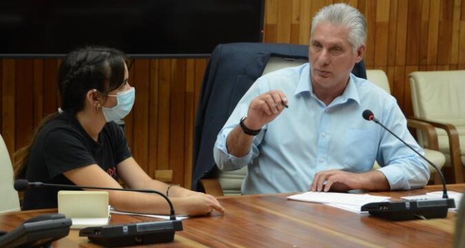 Díaz-Canel en un intercambio con líderes juveniles