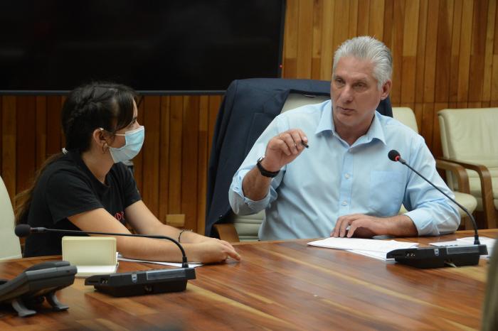 Díaz-Canel en un intercambio con líderes juveniles