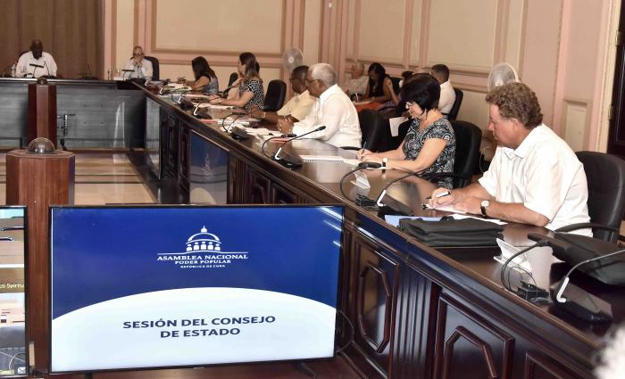 Aprueba el Consejo de Estado nuevos decretos-leyes para el fortalecimiento del modelo económico-social cubano